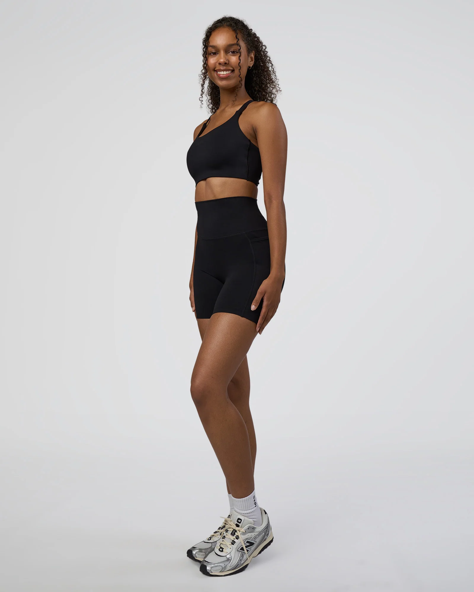 Elixir Ultra High-Rise 6" Short Pockets - Black - Image 5